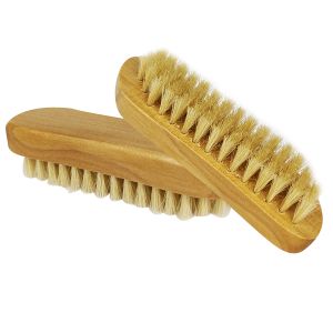 Zwei hölzerne Nagelbürsten